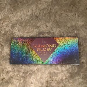 BC Diamond Glow highlighter palette